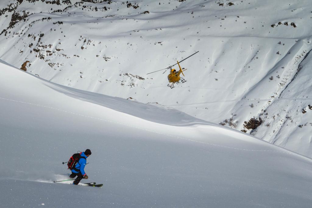 1 day of Heliskiing in the Arán Valley